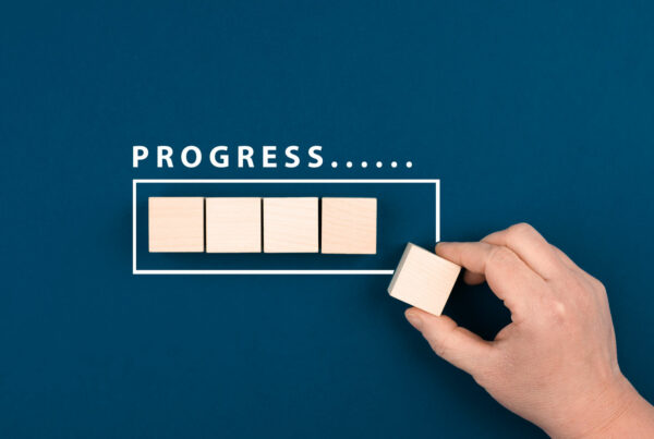 A metaphor for using Oracle cloud consulting to get to self-management. The word Progress over a loading bar.
